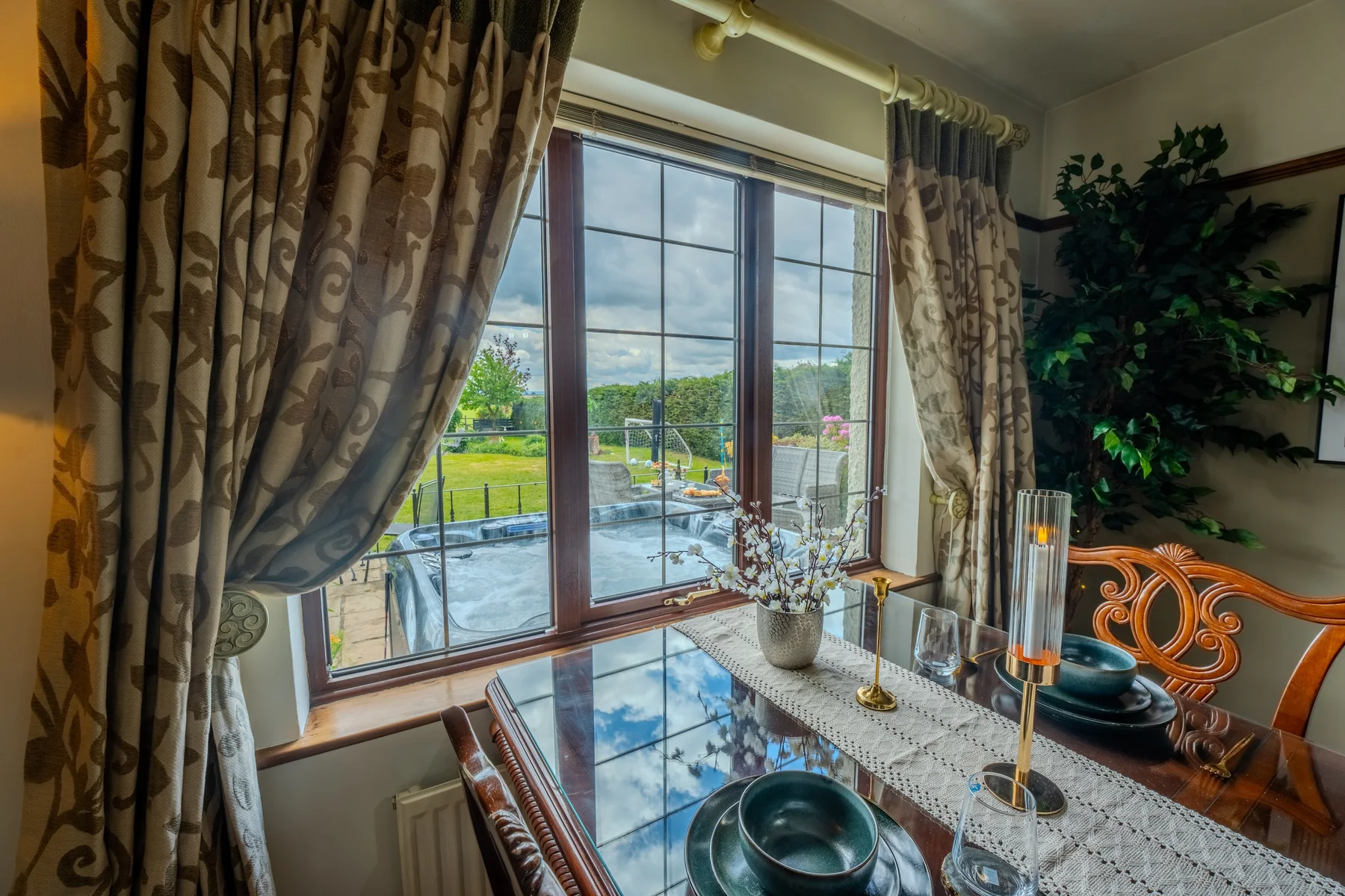 Dining table at Woodwynd